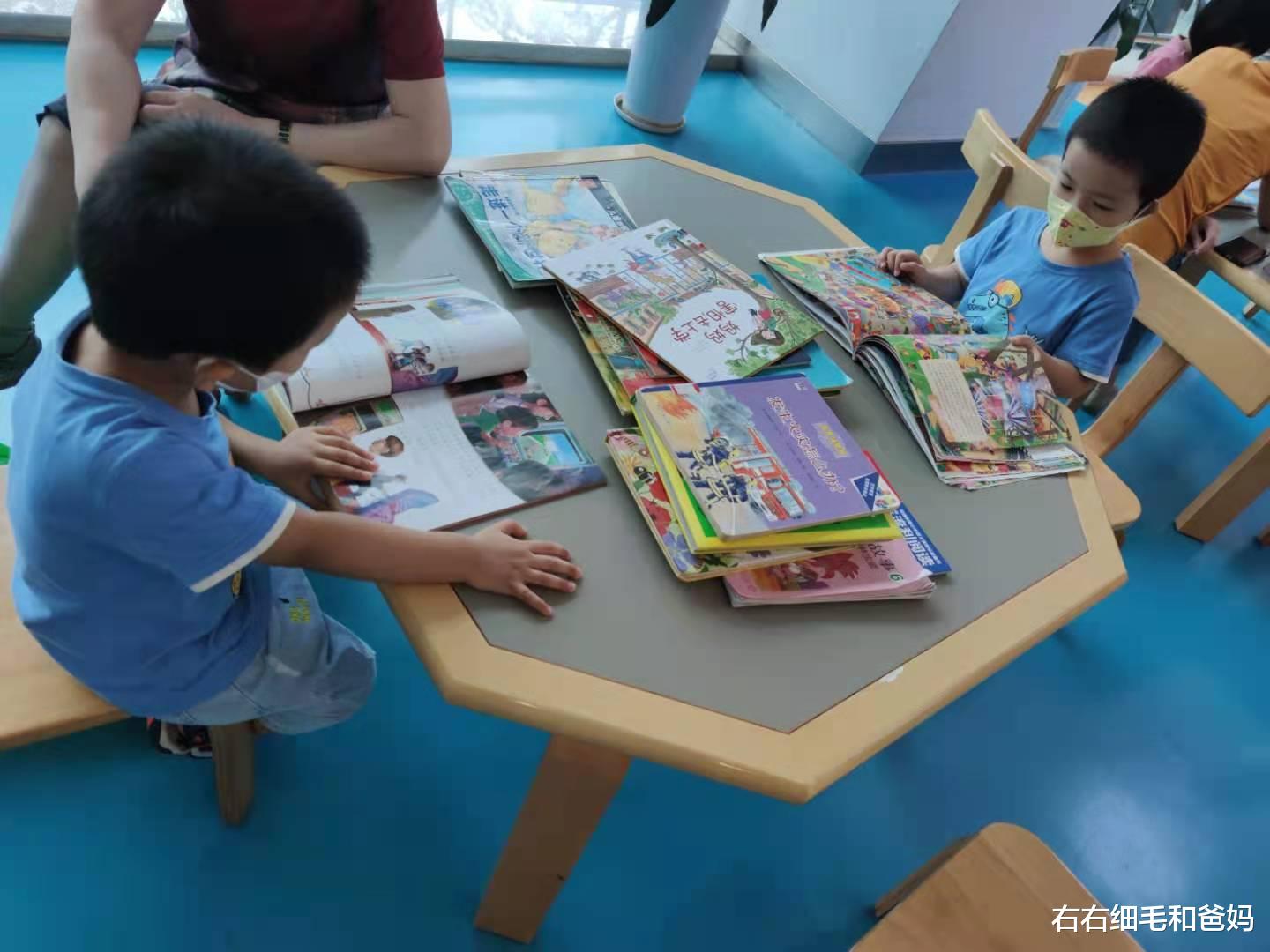 右右细毛和爸妈|孩子爱跟父母对着干，竟然也算优点？实验说明孩子可能更容易成才