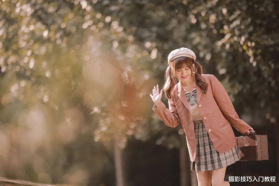 拍照技巧：秋季人像照怎么拍，人像皮肤更通透，照片呈现金黄色？