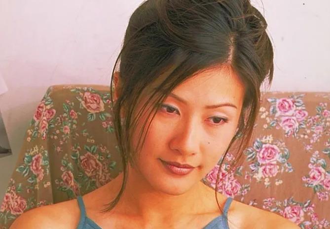 程凌云|陈慧珊的坎坷情路：因梁锦松与初婚老公离婚，二婚老公又惨遭破产