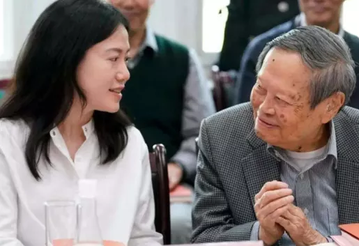 杨振宁|杨振宁即将100岁,遗嘱曝光:相守17年,45岁的翁帆图什么?