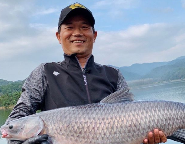 |都鱼获满满，邓刚刘志强冬钓鲫鱼做窝理念截然不同，你认为谁更对