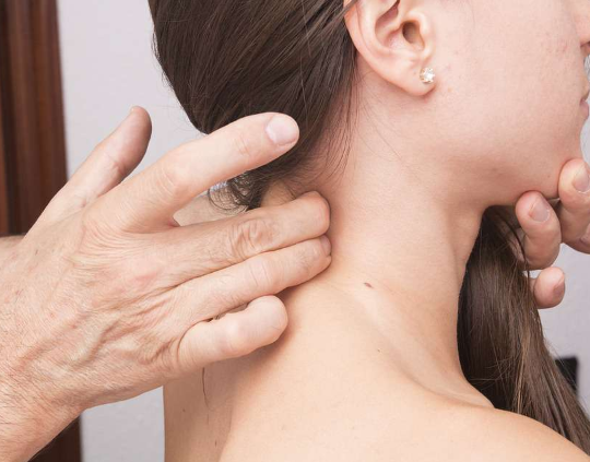 白蔻仁|颈椎和肩膀发出的“求救信号”，别忽视！