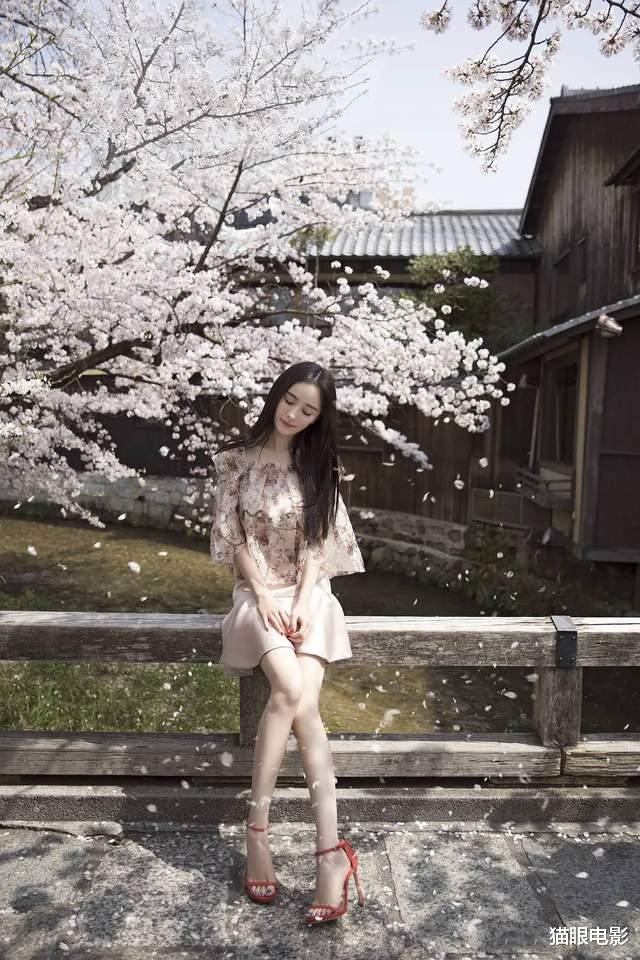 杨幂|杨幂旧照颜值爆棚，星星眼抢镜仙气十足，网友：这还是刚生完孩子