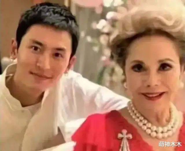 张哲瀚|张哲瀚朋友背景曝光，品牌官网放神社宣传，被指专坑中国人的钱