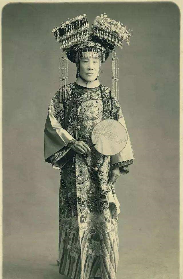 京剧|如今京剧旦角演员演传统戏没有大家风范，演样板戏又媚态百出