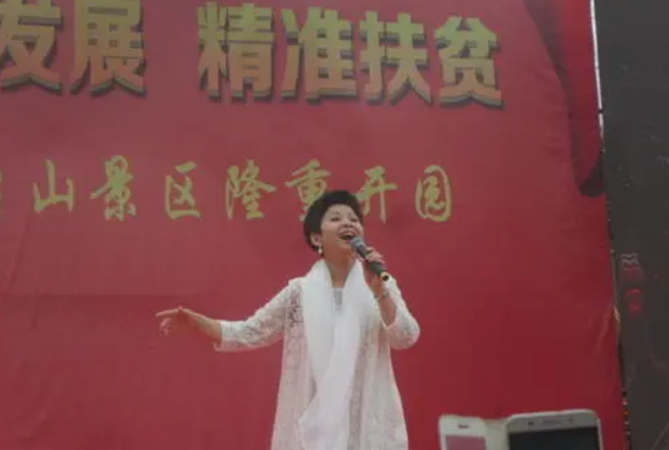 王力宏|歌手董文华：38岁一落千丈，被卷进走私案21年，她过得怎么样？