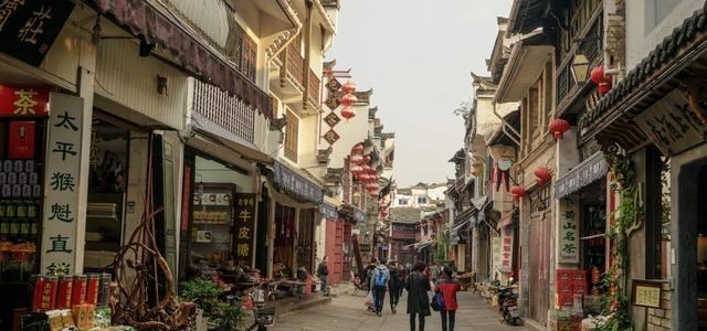 古镇 坐拥两大世界遗产，国际知名度超省会，在省内经济排名却很尴尬