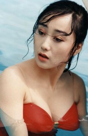 利智|利智全家福曝光，利智容颜不老，两个女儿一言难尽，李连杰娶对了