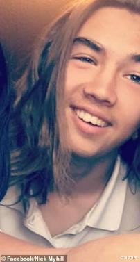 |澳洲18岁少年与继父出海钓鱼,遭座头鲸跳跃攻击身受重伤