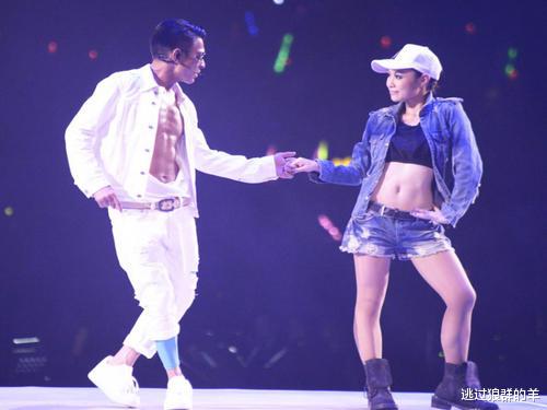 向华强|向华强70岁寿辰请了许多明星，却请不动他，刘德华演唱会没请他却出现