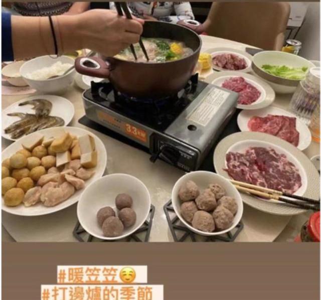 王一博|霍启刚一家晚餐照，打破人们的“豪门”认知，网友：和我家差不多