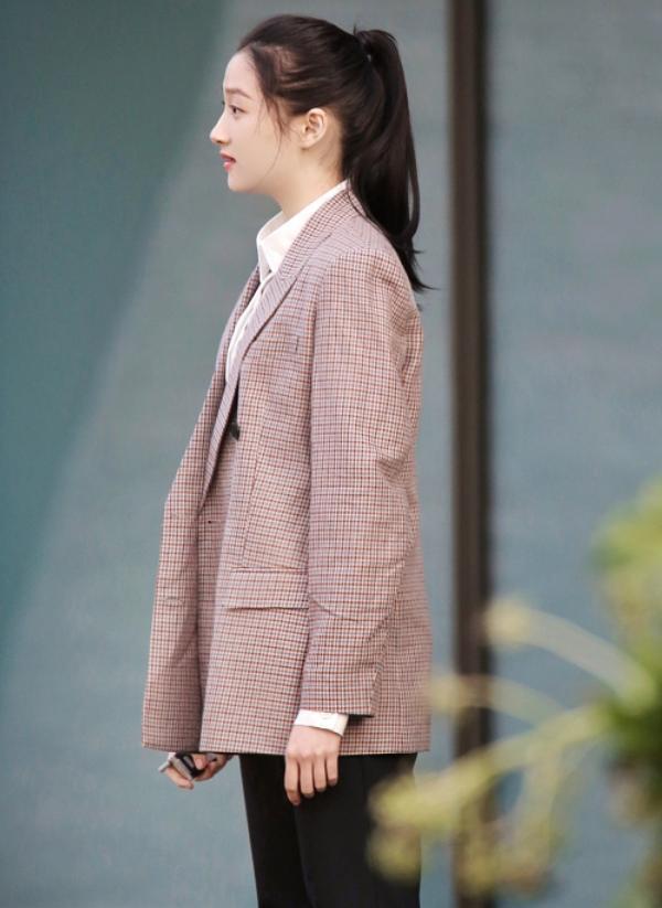 关晓彤|终于相信上镜胖10斤，看到离开精修的关晓彤后：再也不叫她高大壮