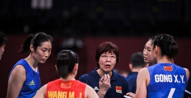 静静聊澸情|渐行渐远！王梦洁不背锅，中国女排被打回原形，郎平罕见发怒