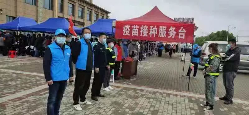 时代安徽 安徽阜南：在各疫苗接种现场，有一群最可爱的人，他们叫公安民警