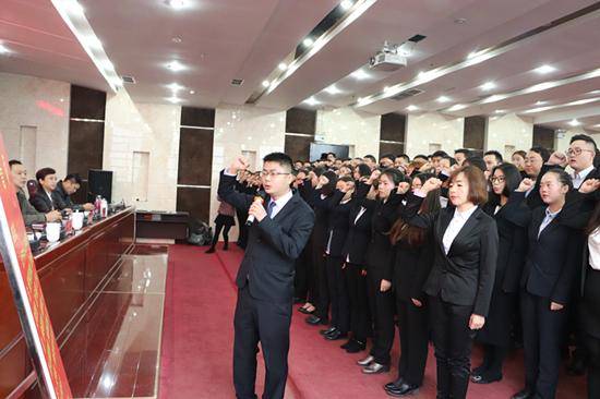 |刚入职公务员，想要从办公室转岗到业务科室，该怎样给领导说呢？