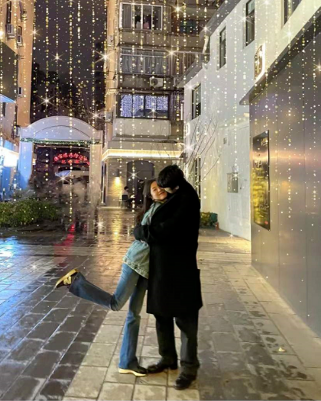 纪凌尘|纪凌尘与韩籍女友甜蜜放闪，街头主动索吻拥抱，女友翘脚一脸娇羞