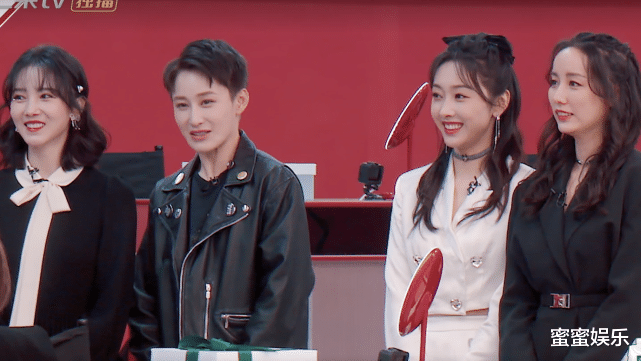 王鸥|王鸥社交名场面：主动亲近那英，和倒数第1名的袁姗姗无交流