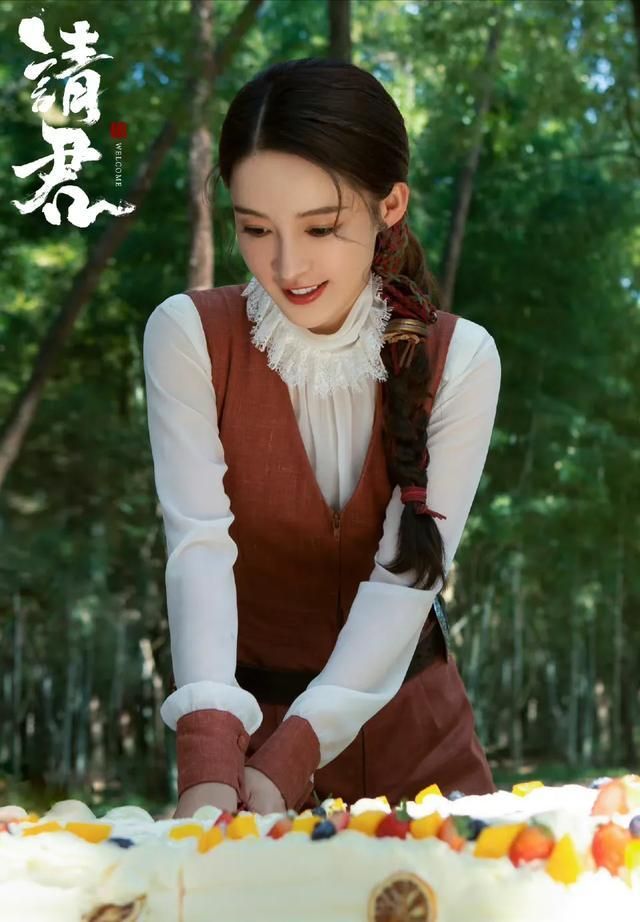 吴奇隆|任嘉伦新剧衣服竟开衩？李沁一袭红衣惊艳众人，网友：女主换得好