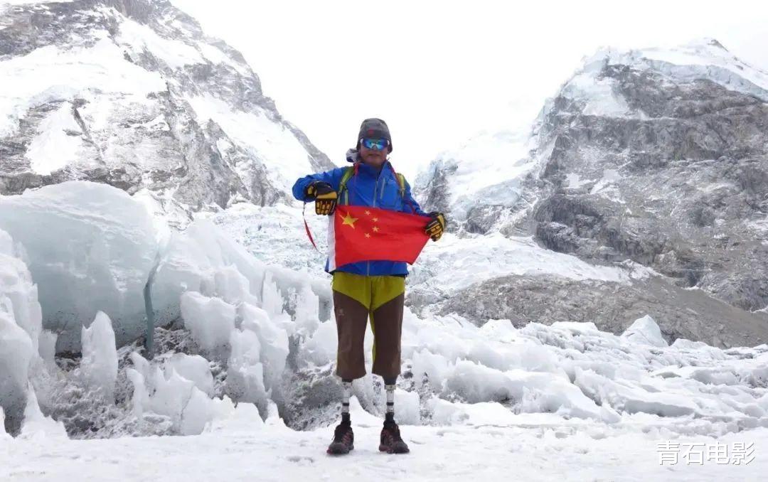 |成龙演过他，吴京为他宣传，连胡歌都公开感谢他，这大爷凭什么？