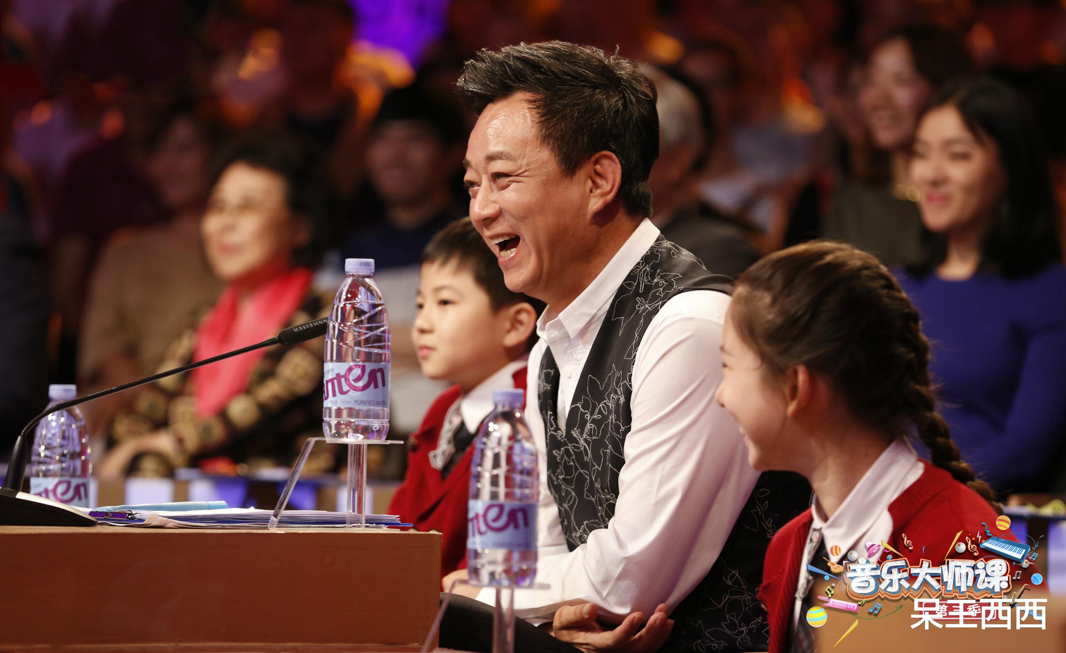 爱奇艺|央视主持人朱军重登舞台，镜头下难掩疲态，未来发展何去何从？