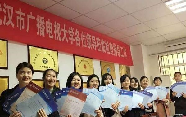 梓琪育儿说|以前中师生教高中，如今清北博士教高中，教育质量得到提高了吗？