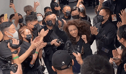 莫文蔚|穿辱华品牌公开道歉后，莫文蔚若无其事继续开演唱会，现场座位空了一半