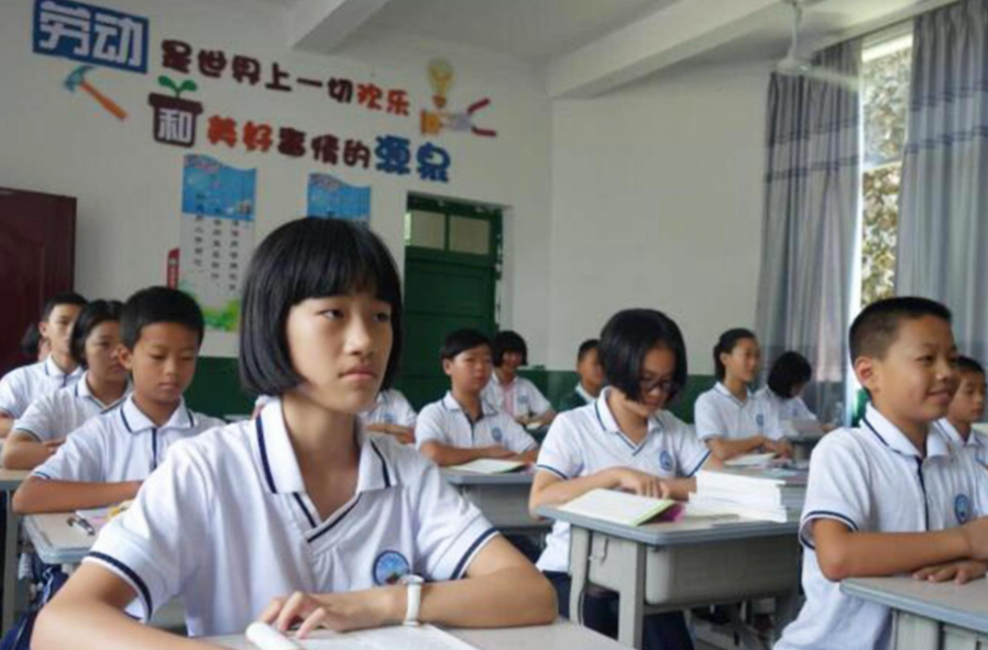 发型|初中生“发型标准”公布,男生要求平头,女生看完无法接受