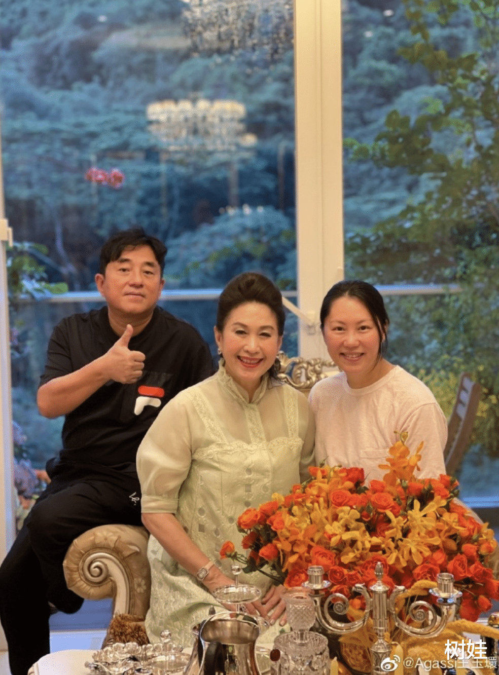 吕方|吕方携爱妻到王玉环豪宅做客，妻子穿白色T恤，打扮质朴不抢风头