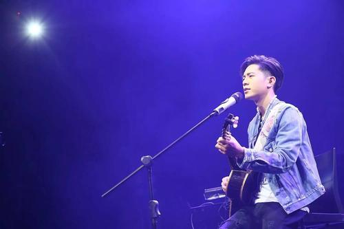 好声音|《好声音》第二期，尹毓恪够大牌了，可后面还有两位学员更大牌