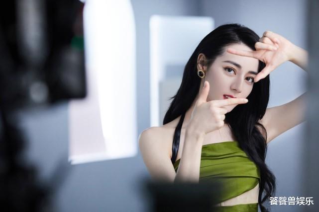 我是歌手|顶流女王又拍大片，热巴氛围感已拉满，细腰长腿优越感已反超杨幂