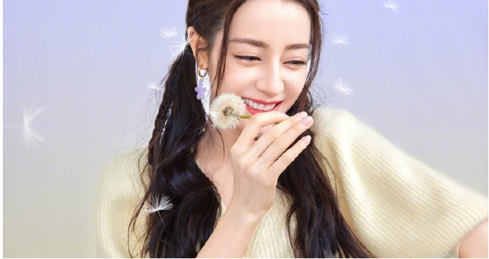 英雄岁月之王牌部队|迪丽热巴狂甩肉,露出香肩和水蛇腰, 为《驭鲛记》拍摄努力付出