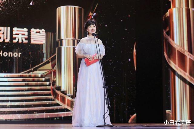 赵雅芝|赵雅芝保养得真好，穿着一件浅蓝色梦幻纱裙，看上去端庄又优雅