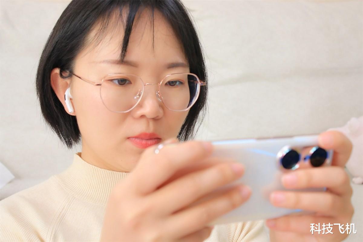 藍牙耳機|真白菜價，觸控操作開蓋即連，aigo這款藍牙耳機140元能買倆