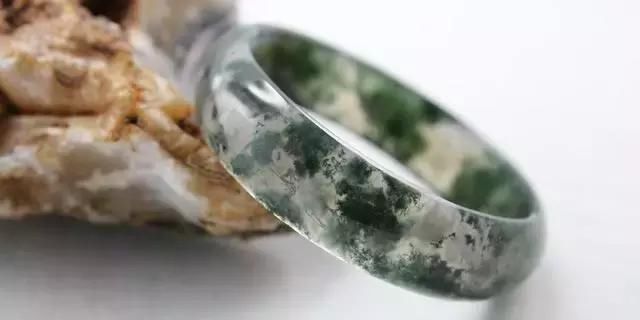 哈轩翡翠|你以为的飘花翡翠，很可能是水草玛瑙