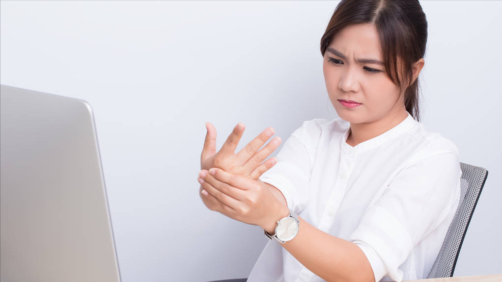 静东堂|脑梗多是拖出来的！身上出现“一痛三麻”，趁早去查一下CT