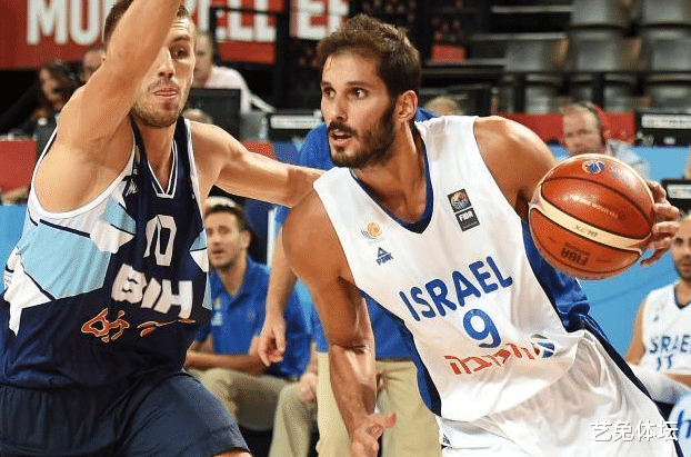 男篮|真难！以色列男篮正在比赛遭遇袭击，球员抱头保命、四处窜逃