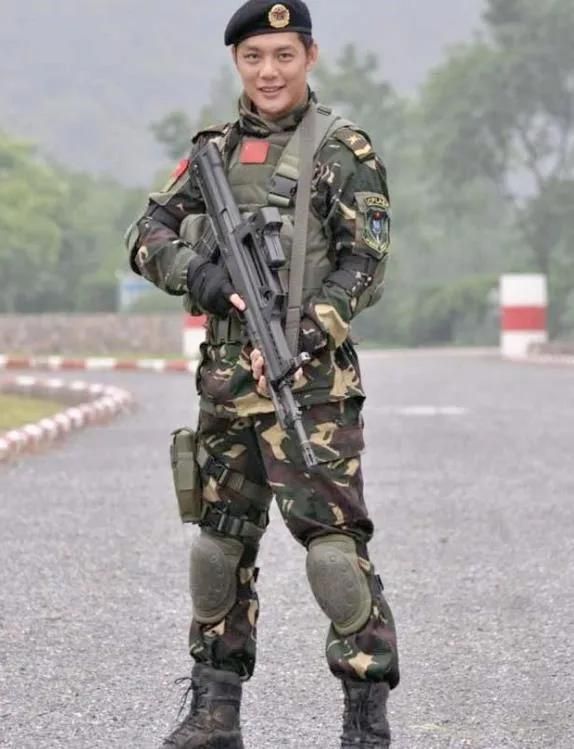 程愫|演员程愫,离婚后逆袭当院长,独自抚养儿子6年