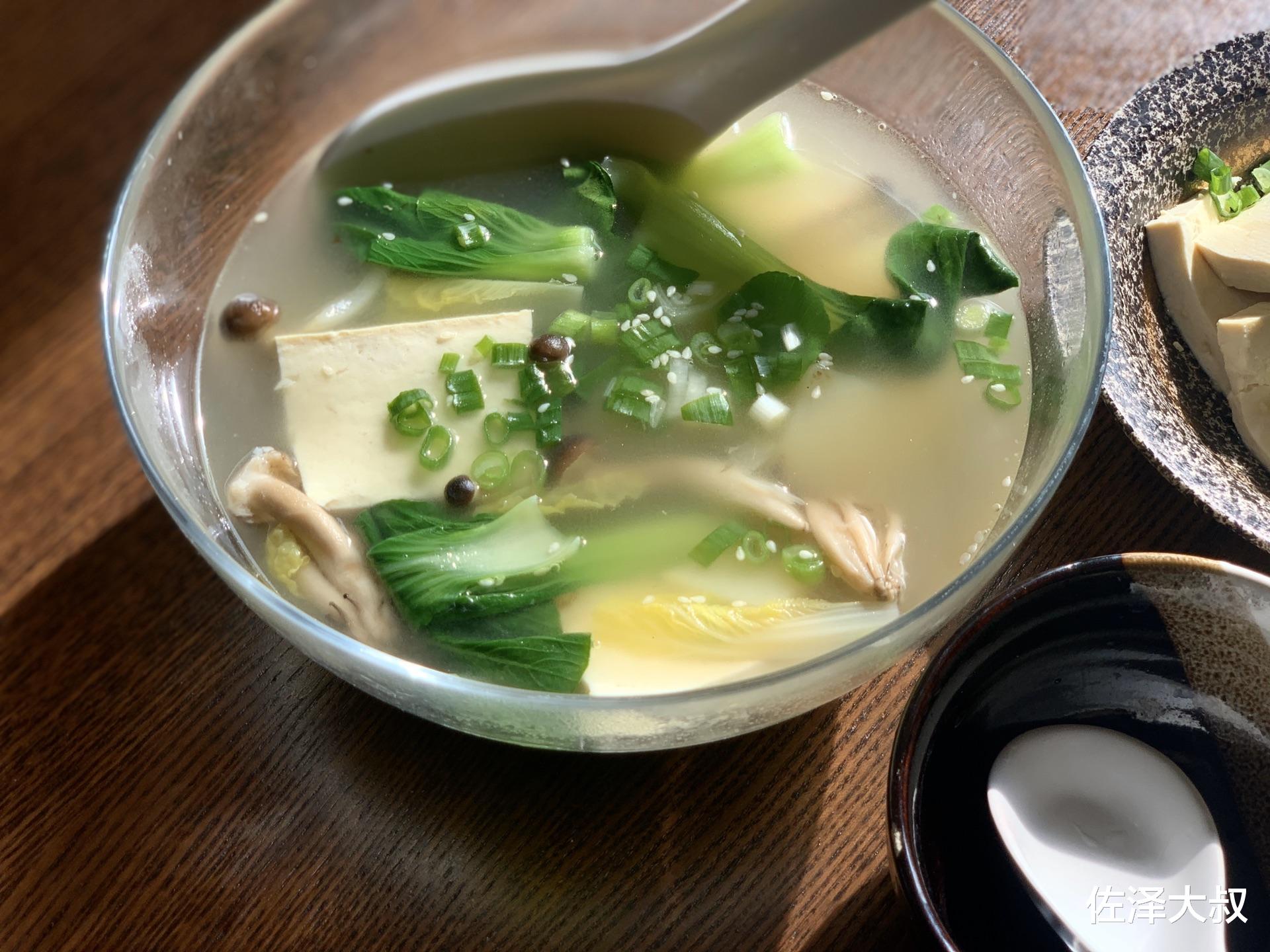 赵丽颖|赵丽颖如何常年保持90斤？看完她吃菜的方式，网友：我宁愿选择胖