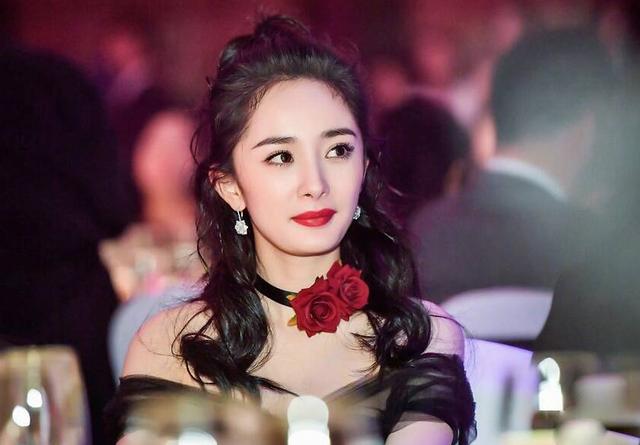 好物官|杨幂离婚后颜值“回春”，素颜无瑕疵却不靠整容，根本看不出33岁