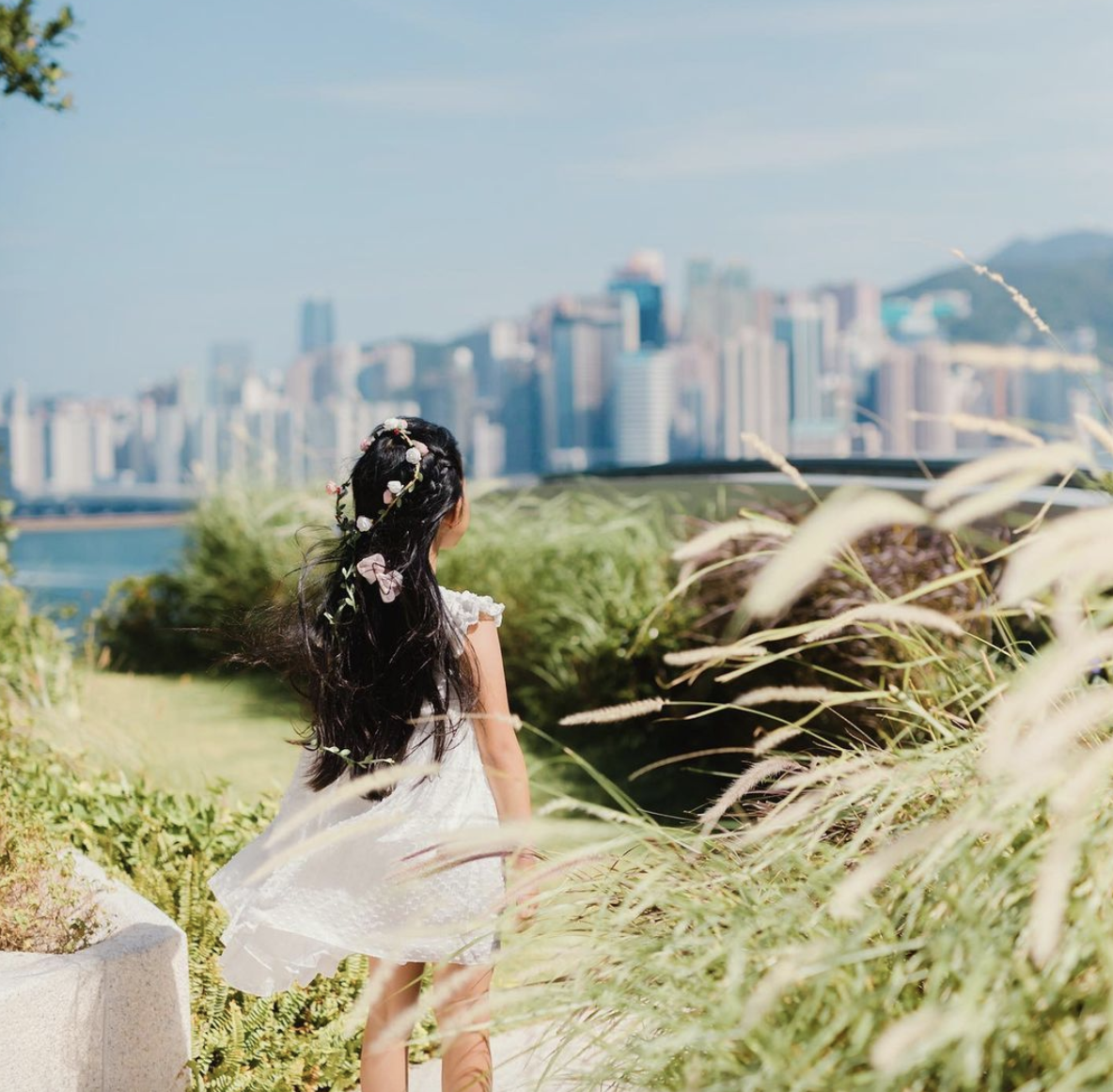 吴佩慈|吴佩慈43岁生日，闺蜜晒现场照却不加滤镜，暴露其真实颜值