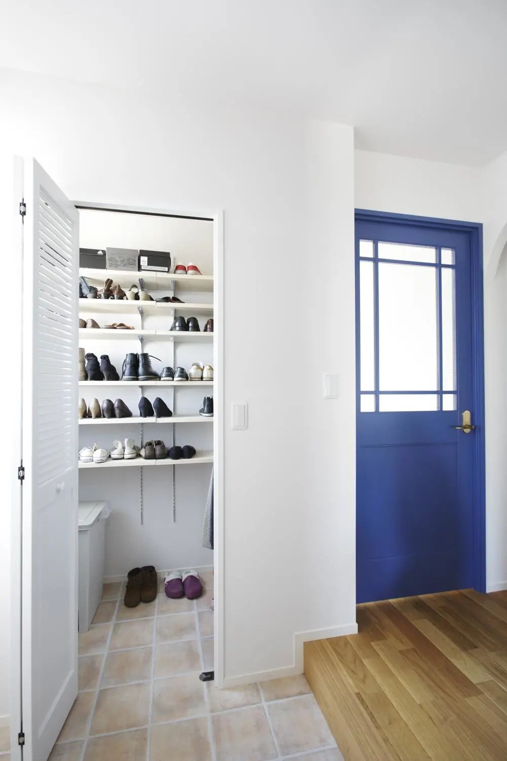 婴儿车|看了日本人的玄关设计，我发现了无数中国家庭的通病！