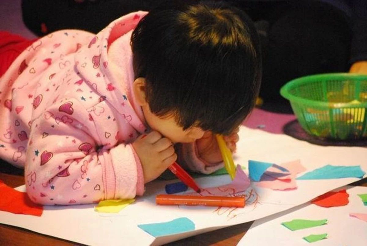 饭饭妈妈育儿|家长盲目给孩子报兴趣班,浪费钱还没好处,别做吃力不讨好的事儿