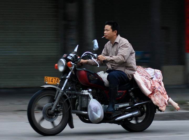 生猪价格 6月1日：猪价继续下跌，仔猪价格创新低，还得求人买