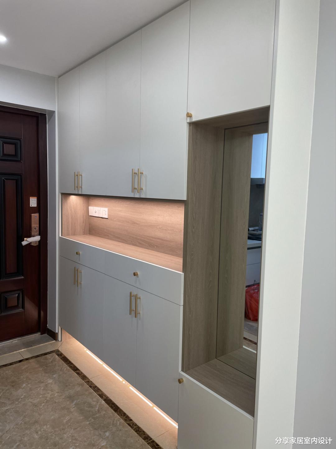 |新房硬装结束，下一步添置家具家电，全屋定制的柜子很漂亮！