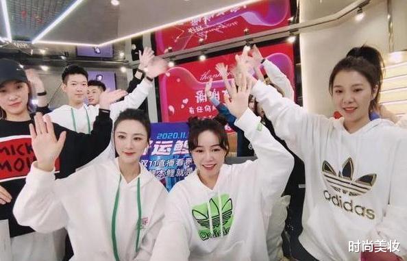 韭菜|39度出街不怕晒,薇娅狂卖“掌中伞”10万件!网友:告别防晒霜了