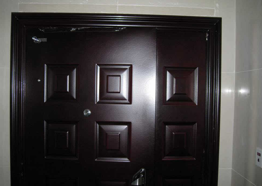 建材商吐真言:开发商装的入户门窗要不要换?太多家庭做错了!