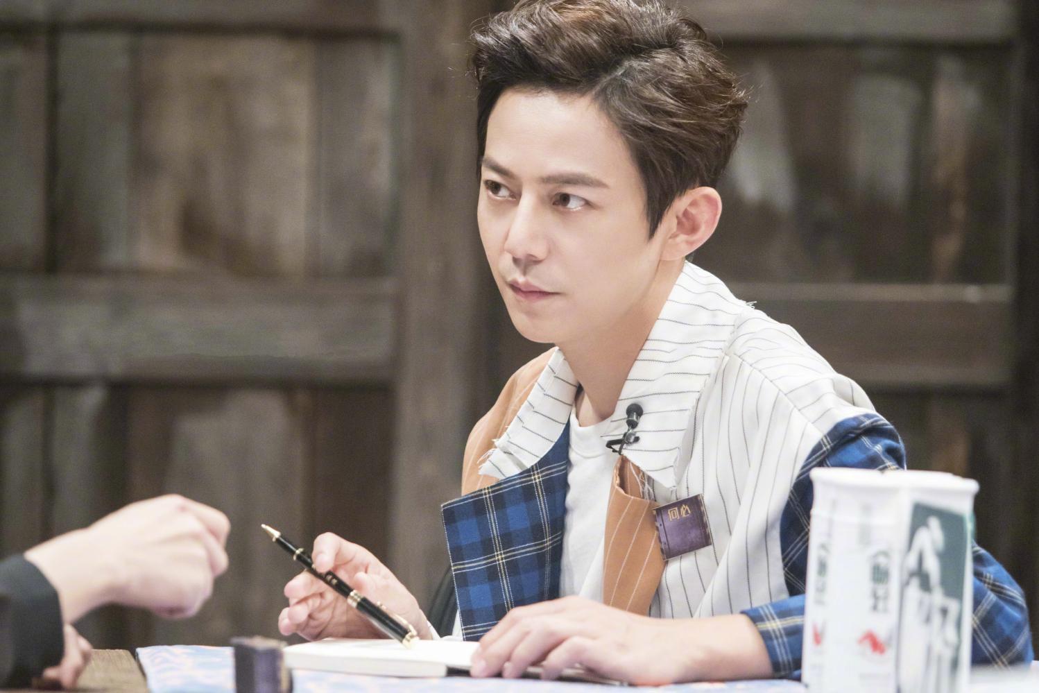 何炅|在娱乐圈知交遍天下的何老师，为什么没有一个艺人站出来帮他？