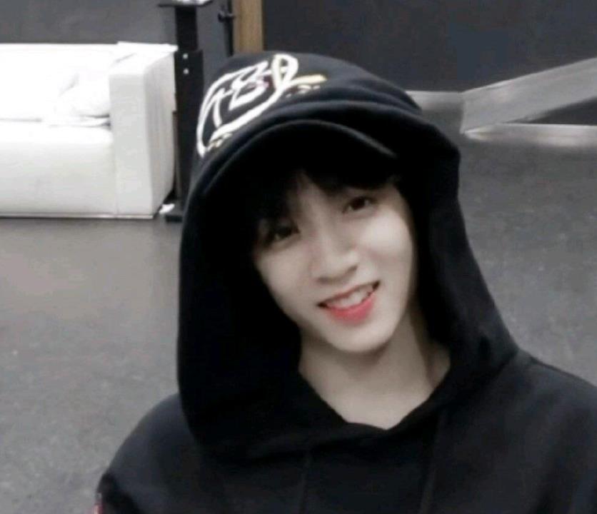 一更育儿|高中生出现三种表现，代表成绩要“下滑”，家长及时“干预”