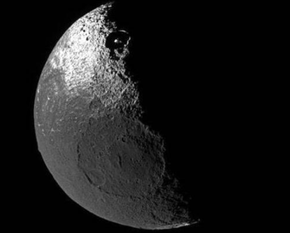 土星 是废弃的飞船？13亿千米外，一星球表面有长达1300公里“焊缝”