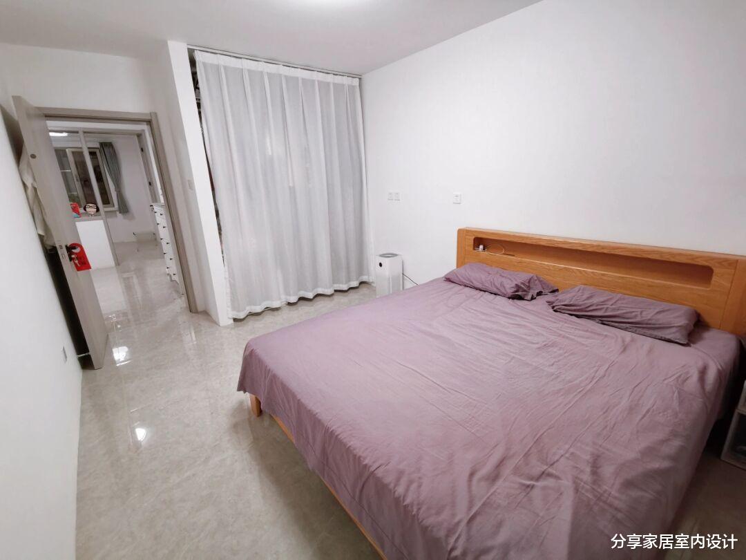 这是我见过最极简的装修，全屋大白墙，不做吊顶，一家三口很幸福